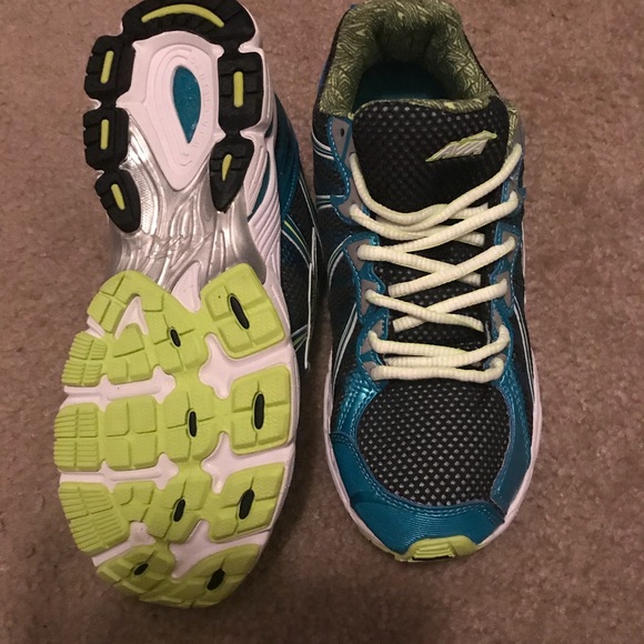 Shoes - Women’s Running shoes